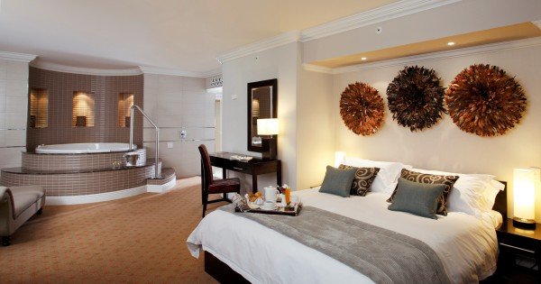 THE CASCADES HOTEL 5*